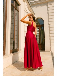 Dominika – bordó színű A-vonalú maxi ruha vastag pánttal.