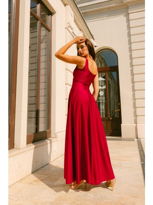 Dominika – bordó színű A-vonalú maxi ruha vastag pánttal.