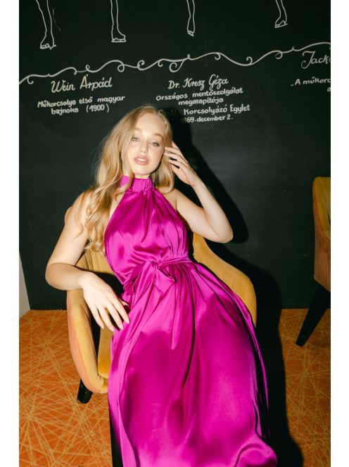 Olga – Magenta szatén maxi ruha megkötős nyakkal és elegáns bő szabással